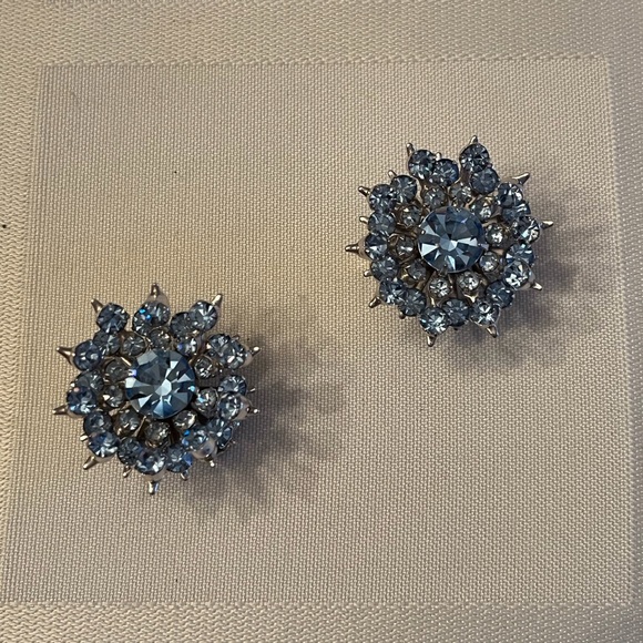 Vintage scatter pins - Picture 1 of 3